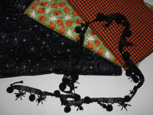 An easy to sew Halloween apron that is easy to sew