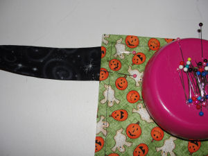 A free tutorial outline on how to make a Halloween apron that is handmade and easy to sew