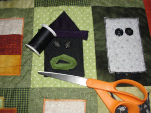 A handmade and easy to sew Halloween quilt with a free tutorial