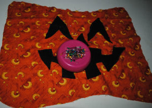 A handmade and easy to sew quilted pumpkin Halloween craft 