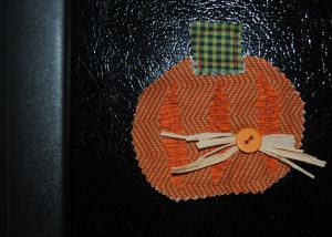 A pumpkin magnet for Halloween that is easy to sew and handmade