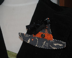 An easy to sew and handmade Halloween pin featuring a rustic witch hat
