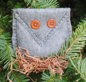 owl ornament made from felt with button eyes